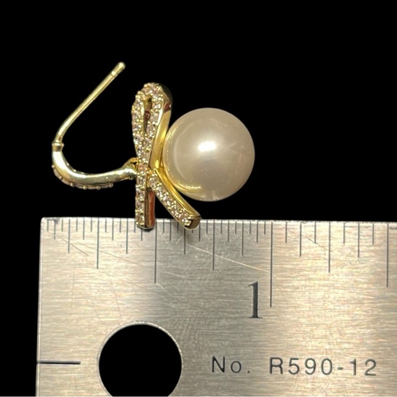 SHASHI Small Faux Pave Goldplated Ribbon Bow Pearl Drop Jewelry Earrings - Picture 3 of 16